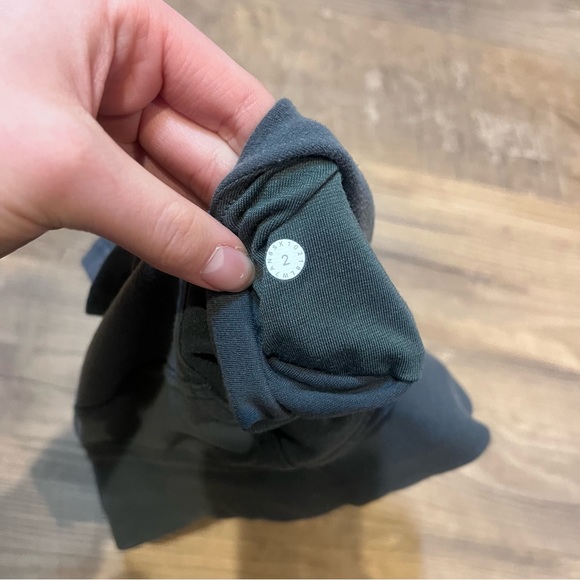 lululemon every movement shorts - Picture 5 of 5